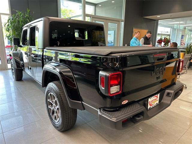 new 2024 Jeep Gladiator car, priced at $43,126