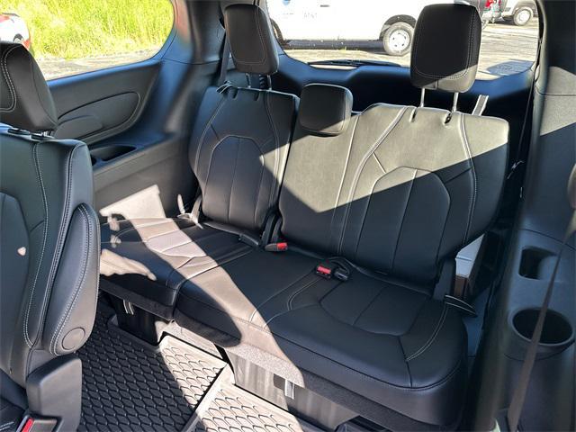 new 2025 Chrysler Pacifica car, priced at $48,615