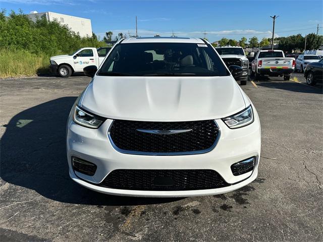 new 2025 Chrysler Pacifica car, priced at $48,615