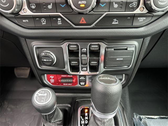 new 2025 Jeep Gladiator car, priced at $60,040