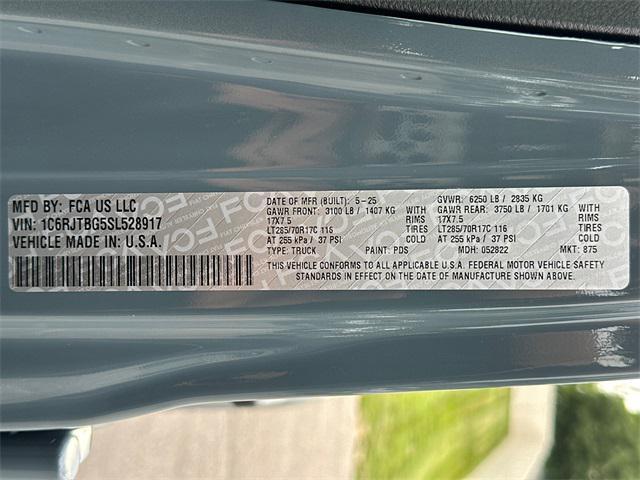 new 2025 Jeep Gladiator car, priced at $60,040