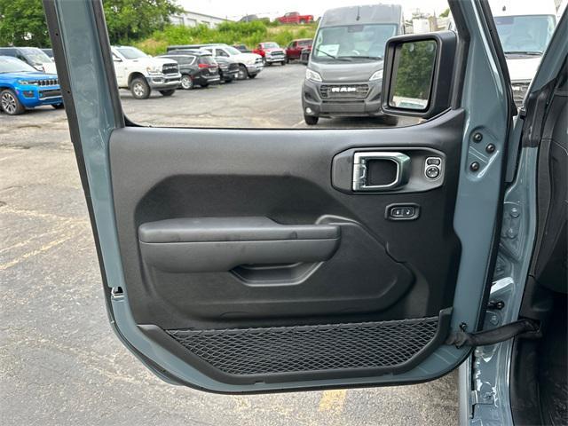 new 2025 Jeep Gladiator car, priced at $60,040