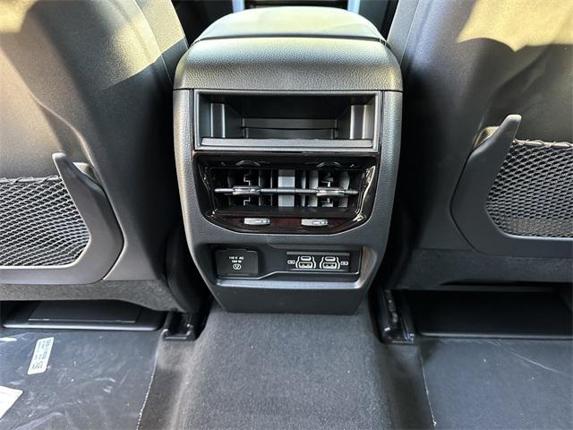 new 2025 Jeep Grand Cherokee car, priced at $49,370