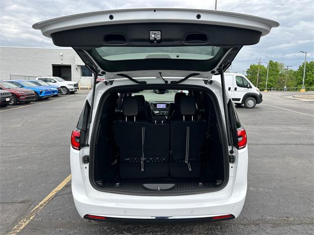 used 2025 Chrysler Pacifica car, priced at $39,800