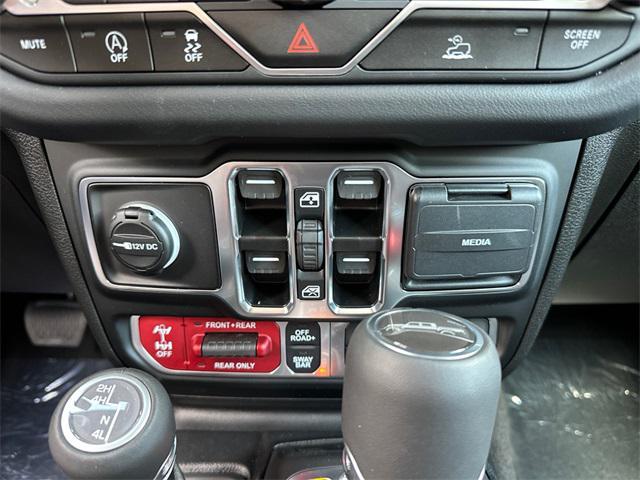 new 2025 Jeep Gladiator car, priced at $61,020