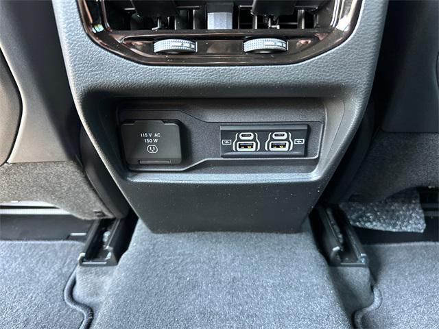 new 2025 Jeep Grand Cherokee car, priced at $47,725