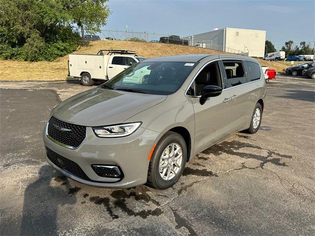 new 2025 Chrysler Pacifica car, priced at $45,935