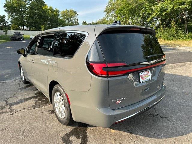 new 2025 Chrysler Pacifica car, priced at $45,935