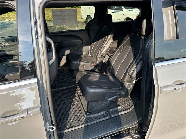 new 2025 Chrysler Pacifica car, priced at $45,935