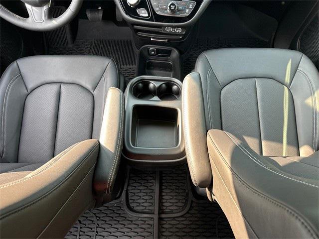 new 2025 Chrysler Pacifica car, priced at $45,935