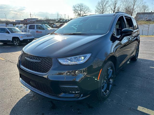 new 2025 Chrysler Pacifica car, priced at $54,260