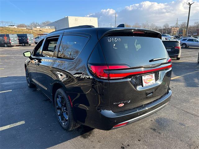 new 2025 Chrysler Pacifica car, priced at $54,260