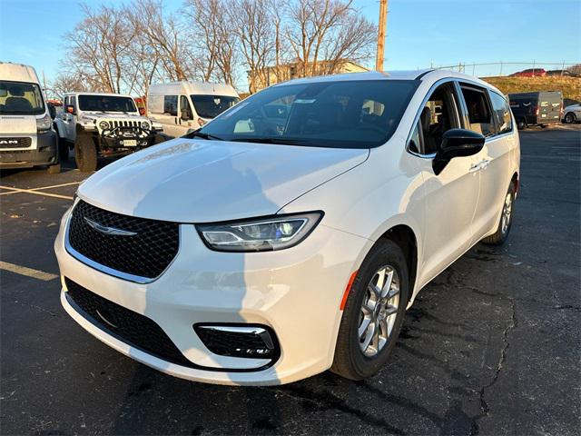 new 2025 Chrysler Pacifica car, priced at $44,145