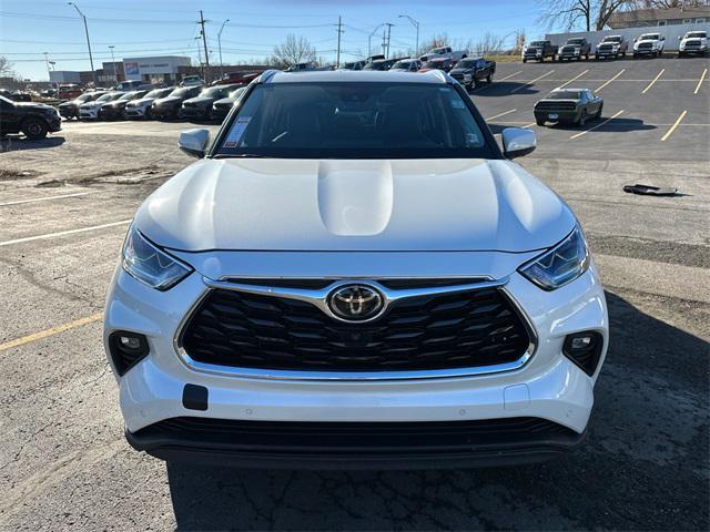 used 2021 Toyota Highlander car, priced at $34,800