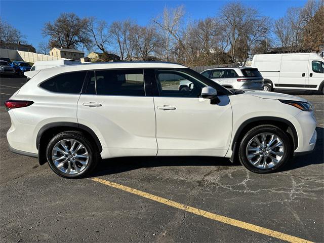 used 2021 Toyota Highlander car, priced at $34,800