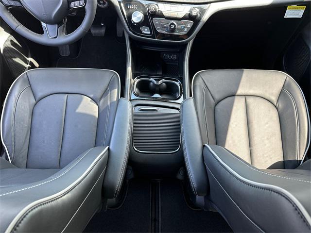 new 2025 Chrysler Pacifica car, priced at $55,540