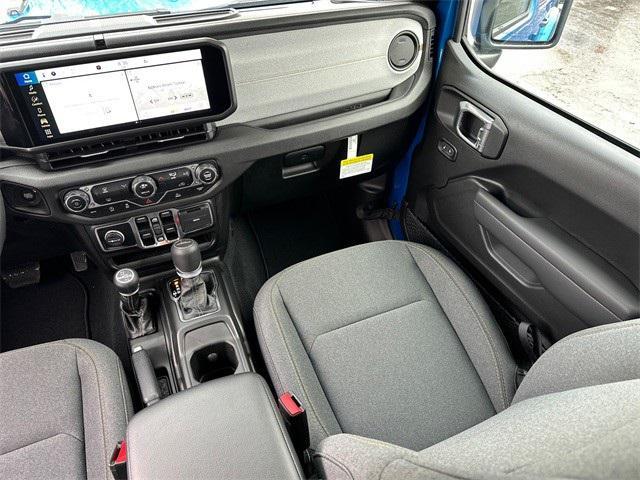 new 2025 Jeep Gladiator car, priced at $43,940