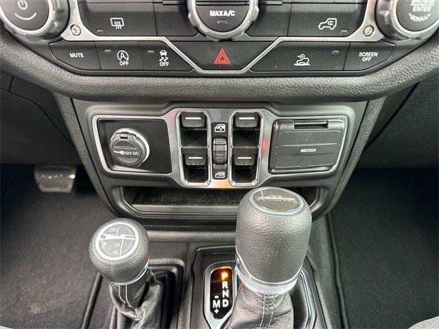 new 2025 Jeep Gladiator car, priced at $43,940