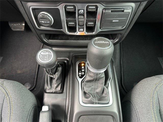 new 2025 Jeep Gladiator car, priced at $43,940