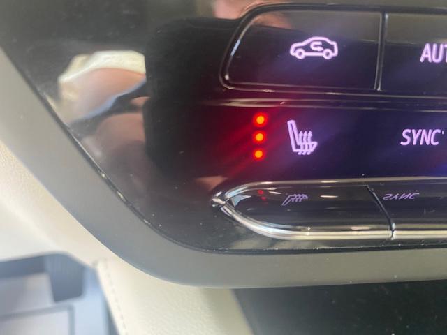 used 2022 Buick Envision car, priced at $28,500