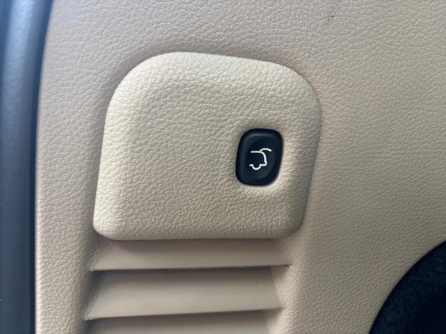 used 2021 Jeep Grand Cherokee car, priced at $20,000