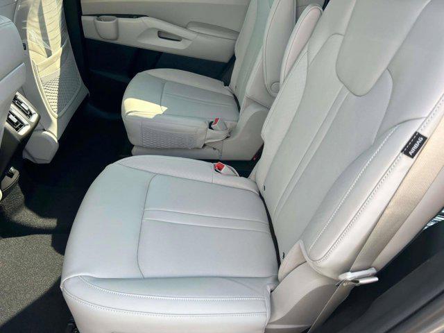 new 2025 Kia Sorento Hybrid car, priced at $40,148