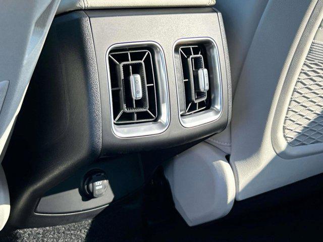 new 2025 Kia Sorento Hybrid car, priced at $40,148