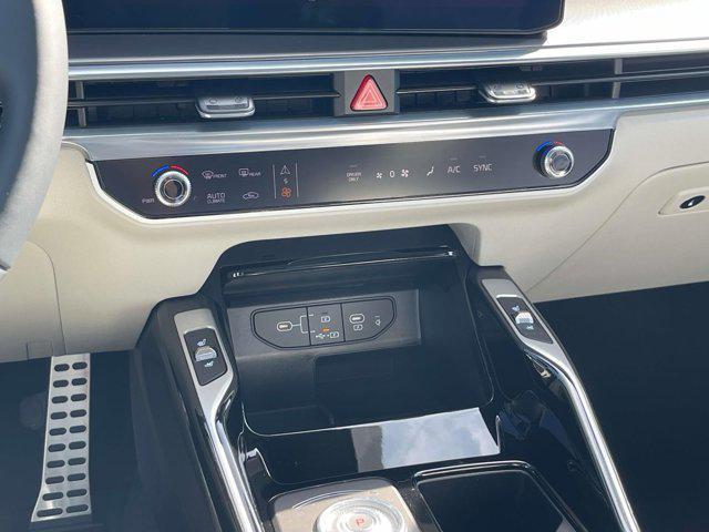 new 2025 Kia Sorento Hybrid car, priced at $45,490