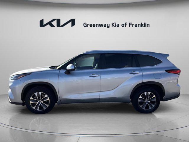 used 2023 Toyota Highlander car, priced at $36,060