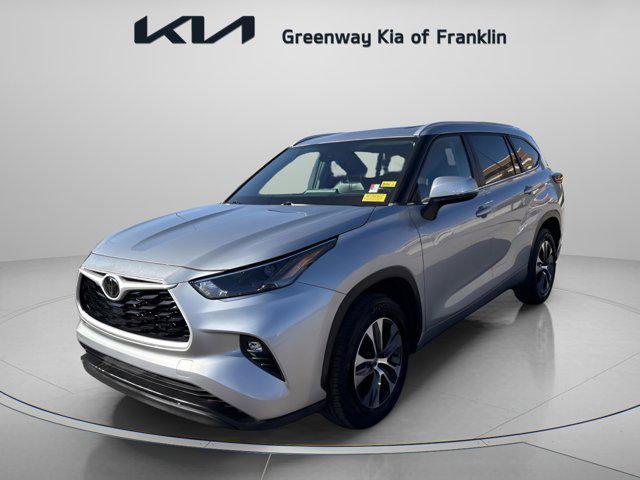 used 2023 Toyota Highlander car, priced at $36,060