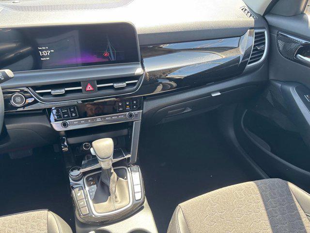 new 2025 Kia Seltos car, priced at $30,000
