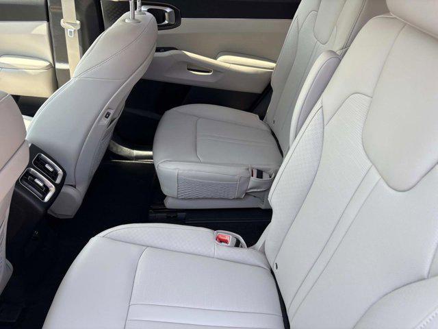 new 2025 Kia Sorento Hybrid car, priced at $38,438