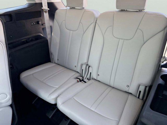 new 2025 Kia Sorento Hybrid car, priced at $38,438