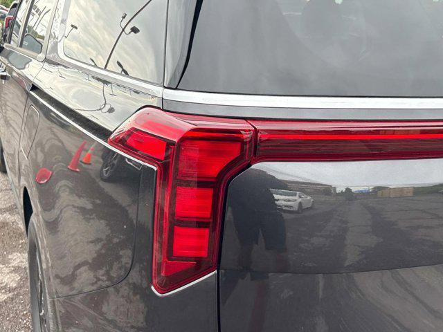 new 2025 Kia Carnival car, priced at $40,065