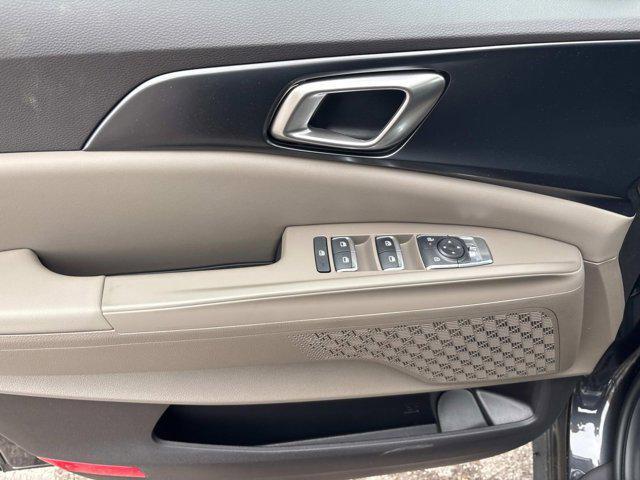new 2025 Kia Carnival car, priced at $40,065