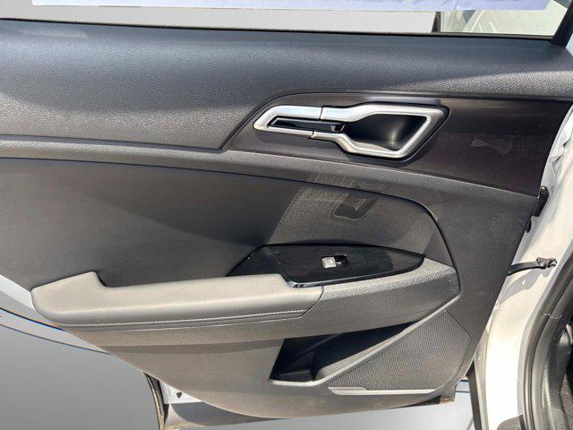 new 2025 Kia Sportage car, priced at $32,005