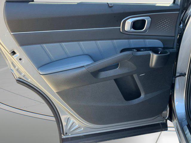new 2025 Kia Sorento Hybrid car, priced at $47,555