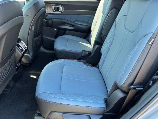 new 2025 Kia Sorento Hybrid car, priced at $47,555
