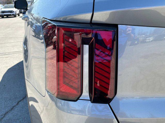 new 2025 Kia Sorento Hybrid car, priced at $47,055