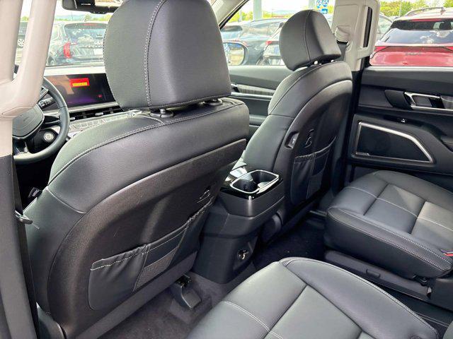new 2025 Kia Telluride car, priced at $43,880