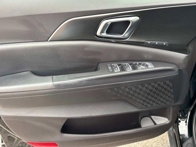 new 2025 Kia Carnival Hybrid car, priced at $49,755