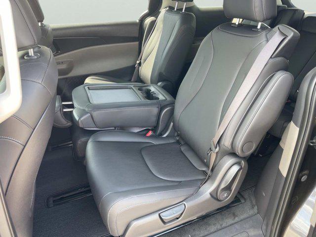 new 2025 Kia Carnival car, priced at $39,151