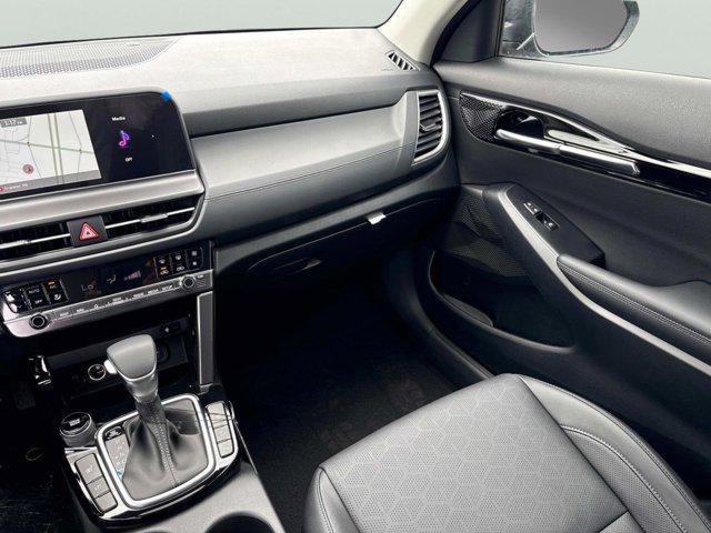 new 2025 Kia Seltos car, priced at $27,720