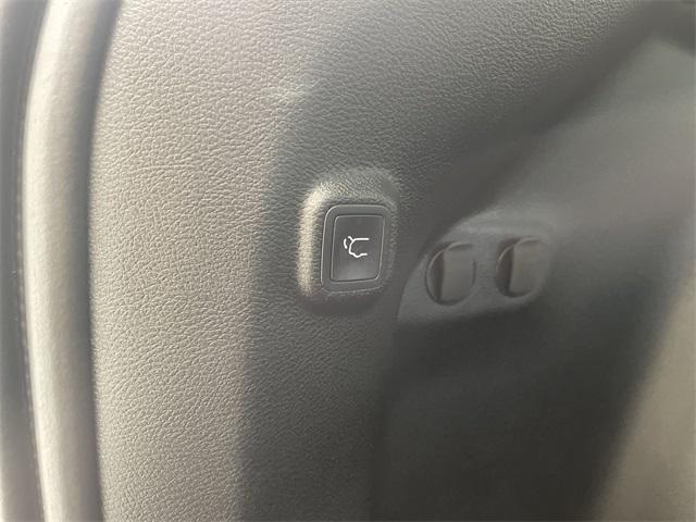 used 2023 Jeep Cherokee car, priced at $22,825