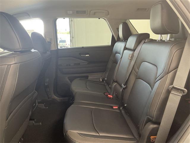 new 2025 Nissan Pathfinder car, priced at $42,824