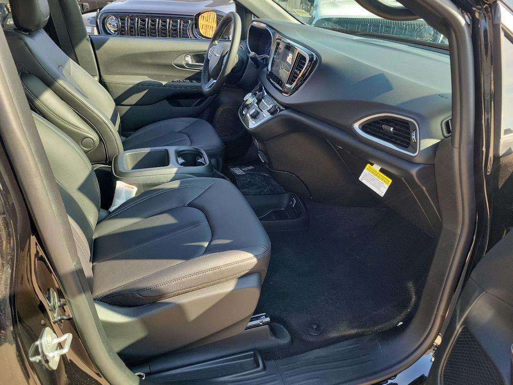 new 2025 Chrysler Voyager car, priced at $33,604