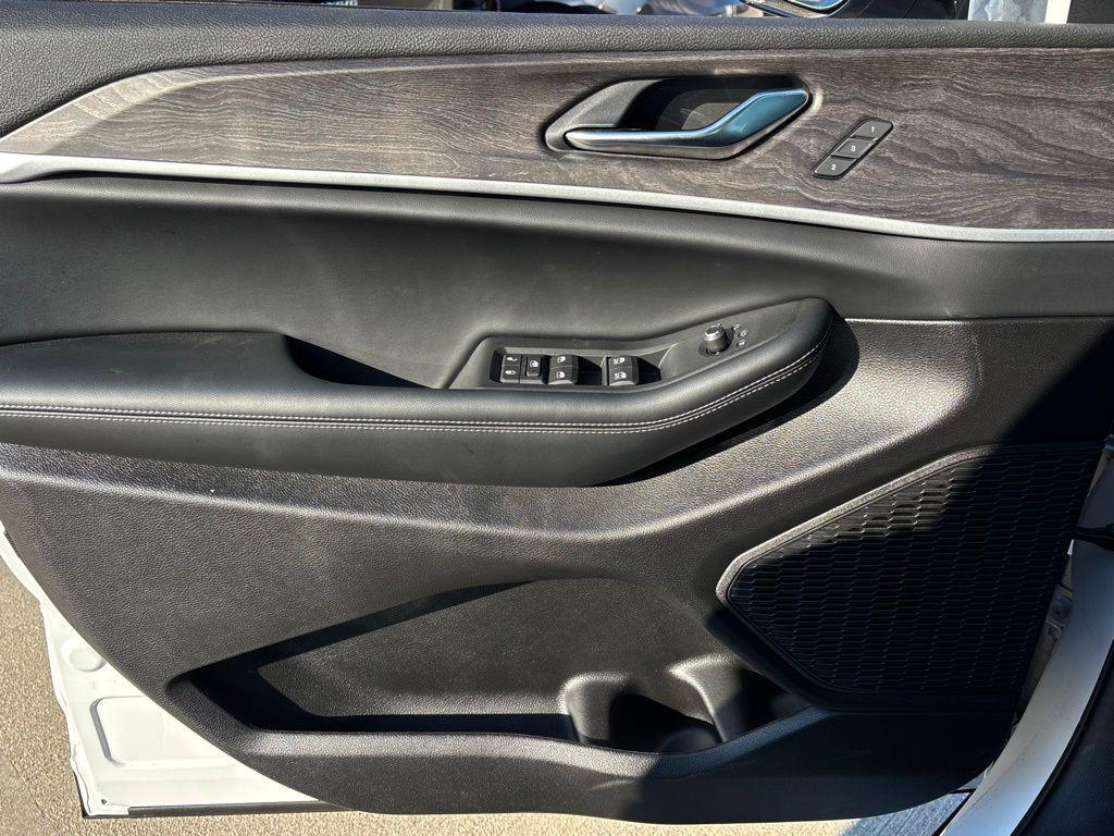 new 2025 Jeep Grand Cherokee car, priced at $46,869
