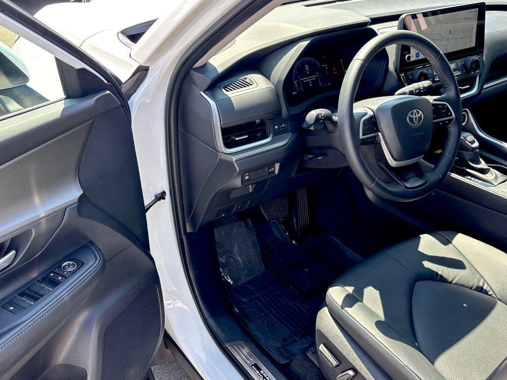 used 2025 Toyota Grand Highlander car, priced at $47,000