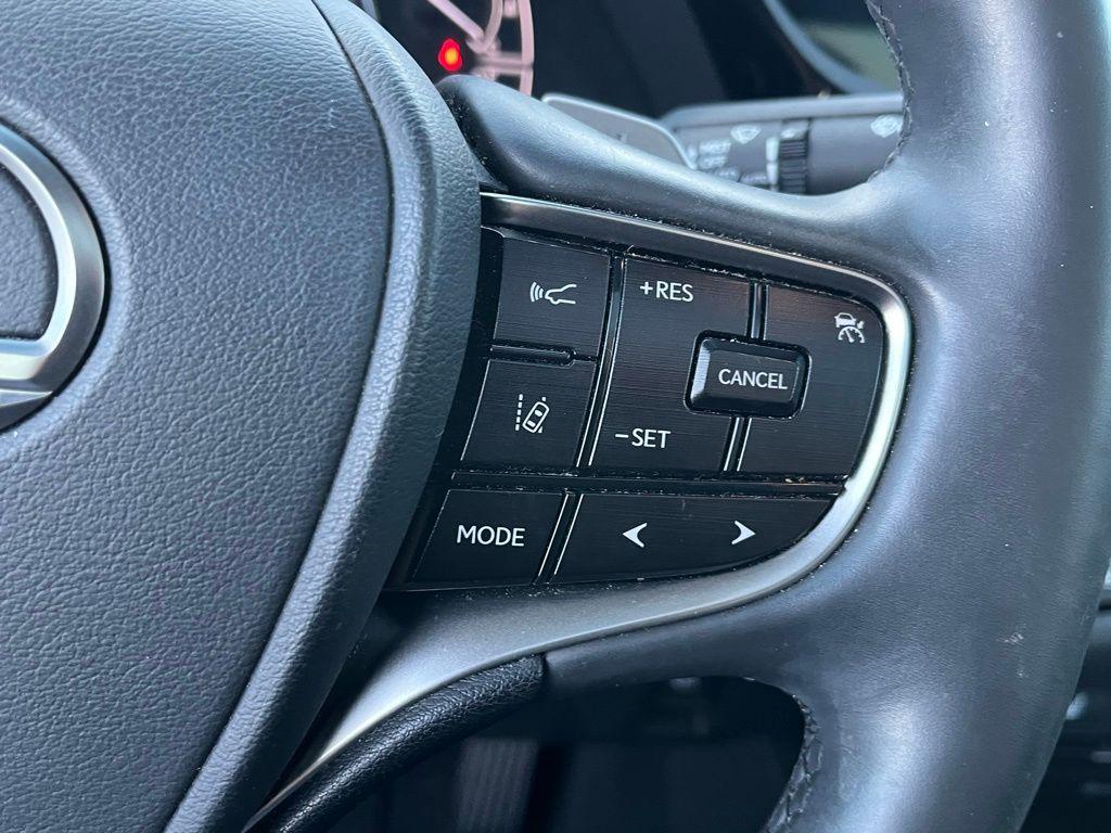 used 2022 Lexus ES 300h car, priced at $37,750
