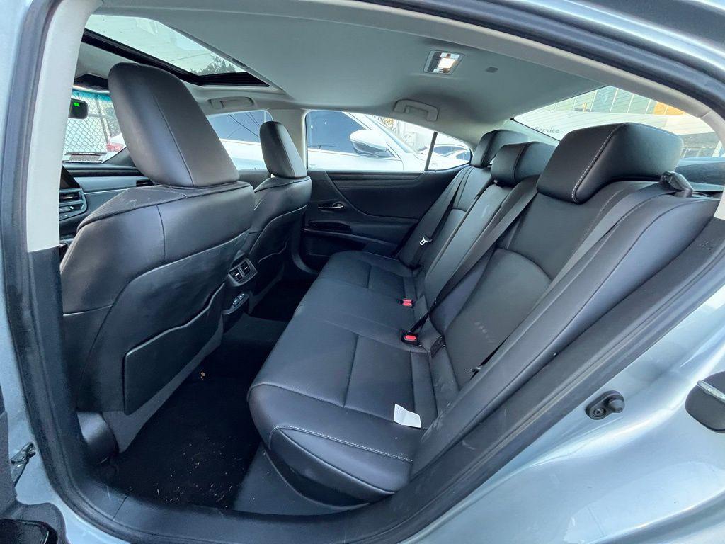 used 2022 Lexus ES 300h car, priced at $37,750
